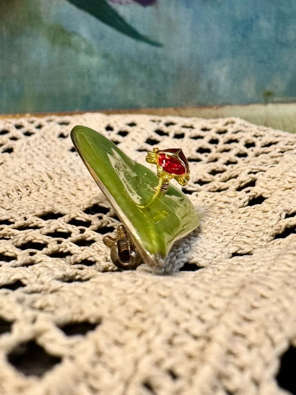 Vintage LIA Green Enamel Leaf Lady Bug Trembler Brooch Pin